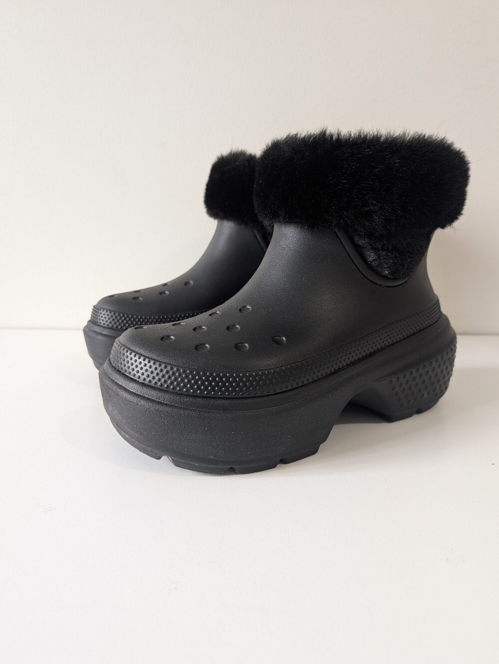 Crocs Fur  Stomp Lined Black Boots Women's Size 8